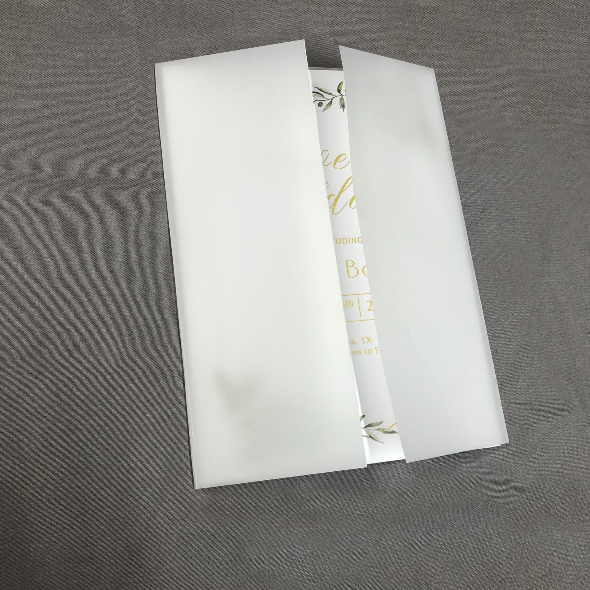 Tờ áo ngoài gấp đôi, giấy can trong mờ